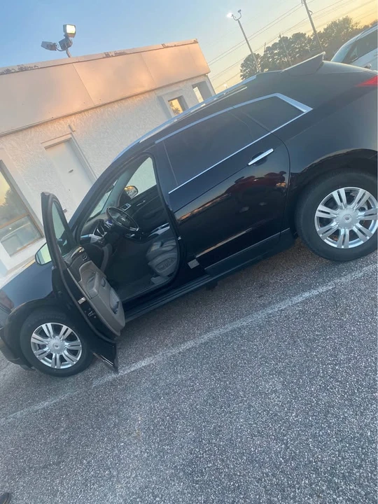 2011 Cadillac SRX - Image 2 of 4