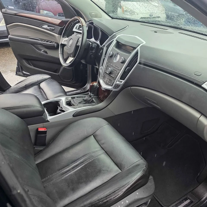 2011 Cadillac SRX - Image 8 of 16