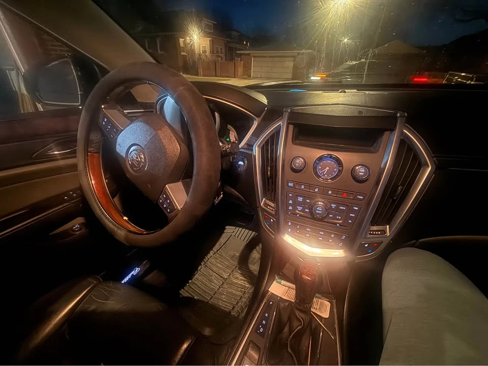 2011 Cadillac SRX - Image 8 of 12