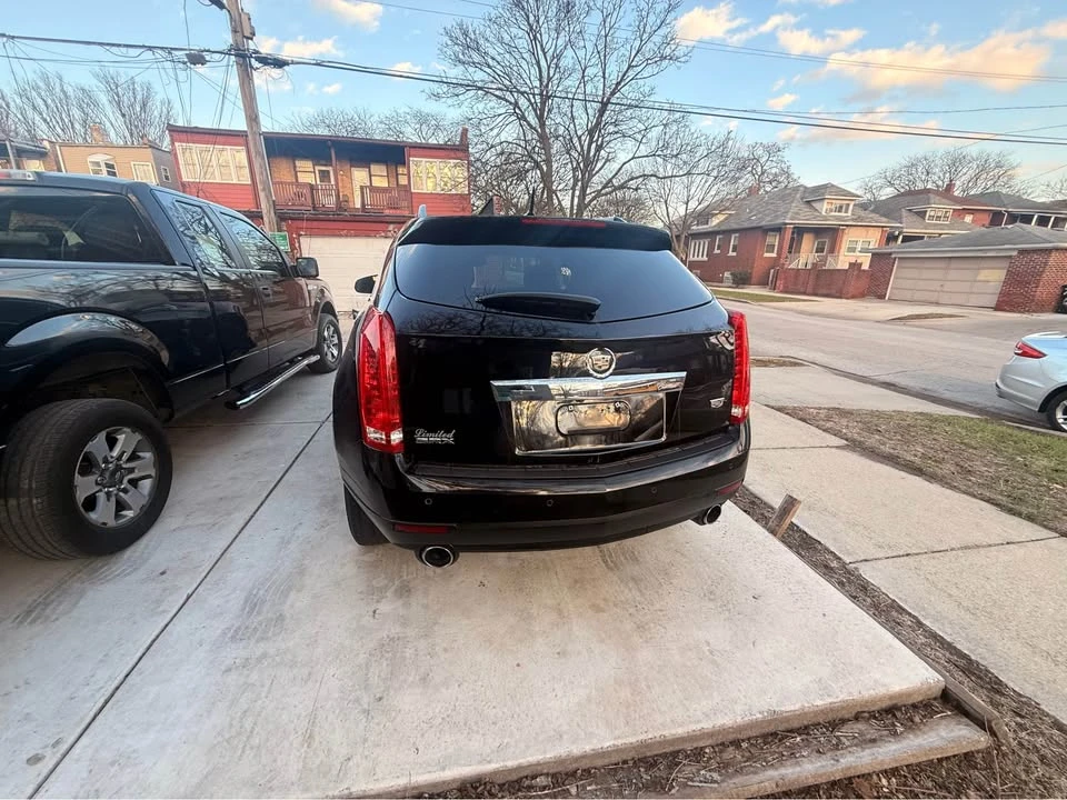 2011 Cadillac SRX - Image 11 of 12