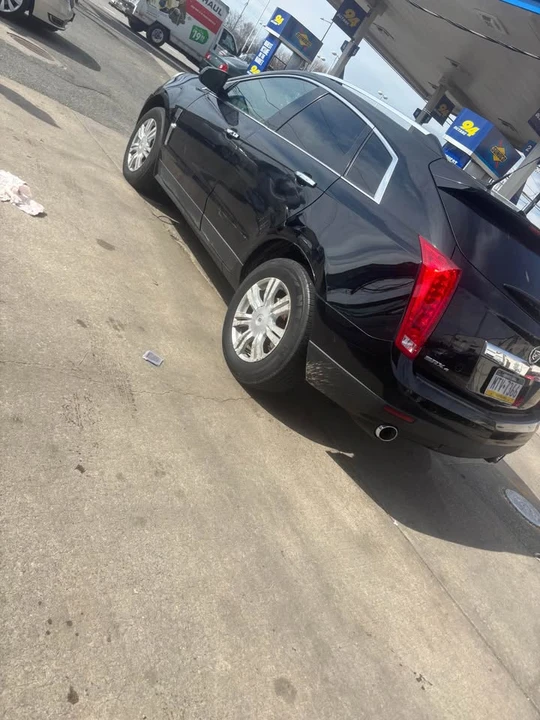 2011 Cadillac SRX - Image 2 of 3