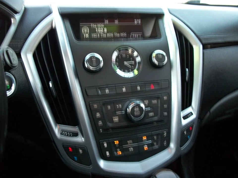 2011 Cadillac SRX - Image 13 of 20
