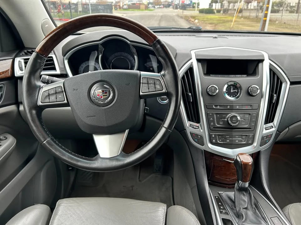2011 Cadillac SRX - Image 15 of 20