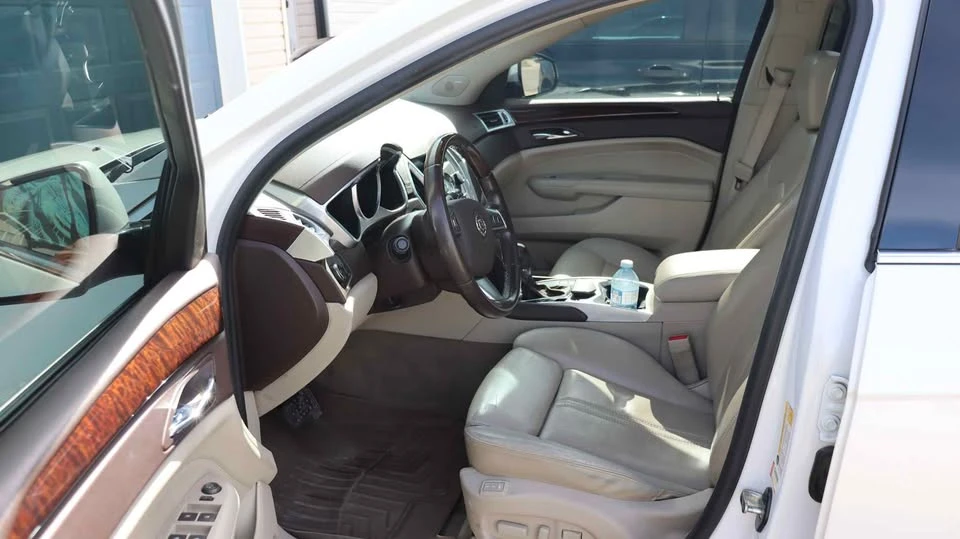 2011 Cadillac SRX - Image 8 of 9