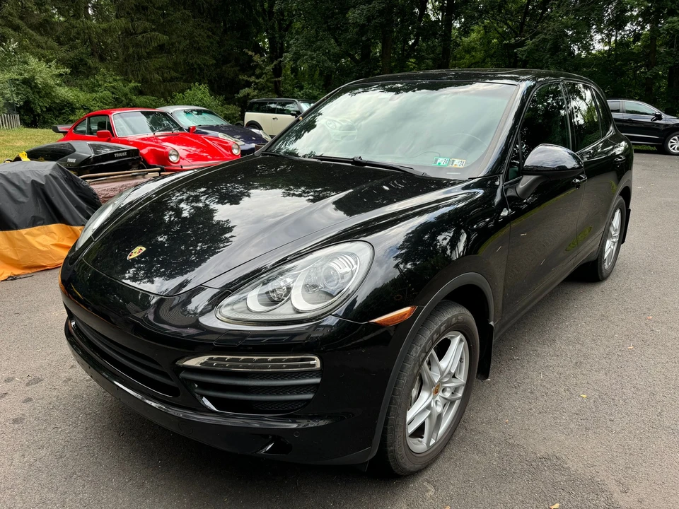 2011 Porsche 958 Cayenne S - Image 2 of 26