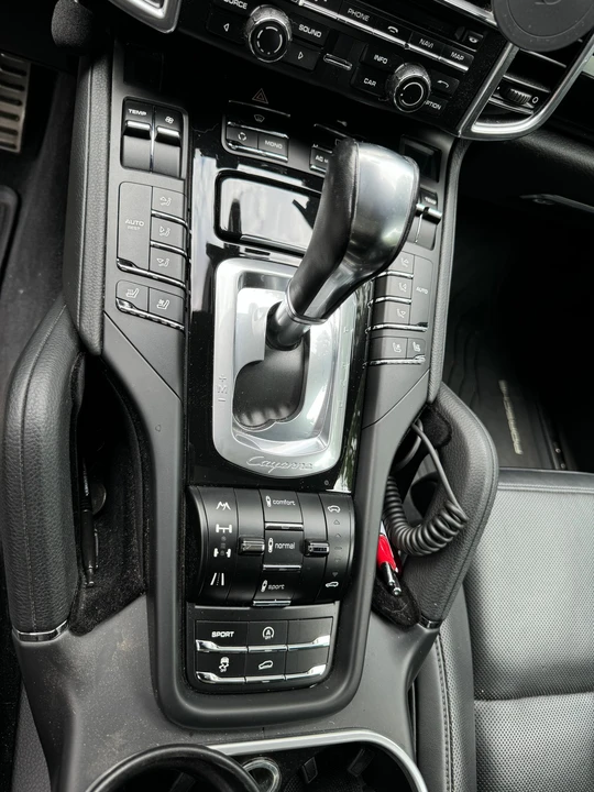2011 Porsche 958 Cayenne S - Image 14 of 26
