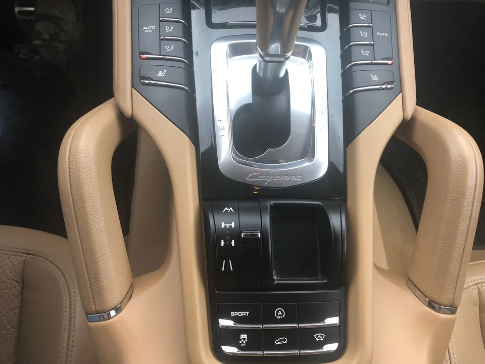 2011 Porsche 958 Cayenne S - Image 10 of 16