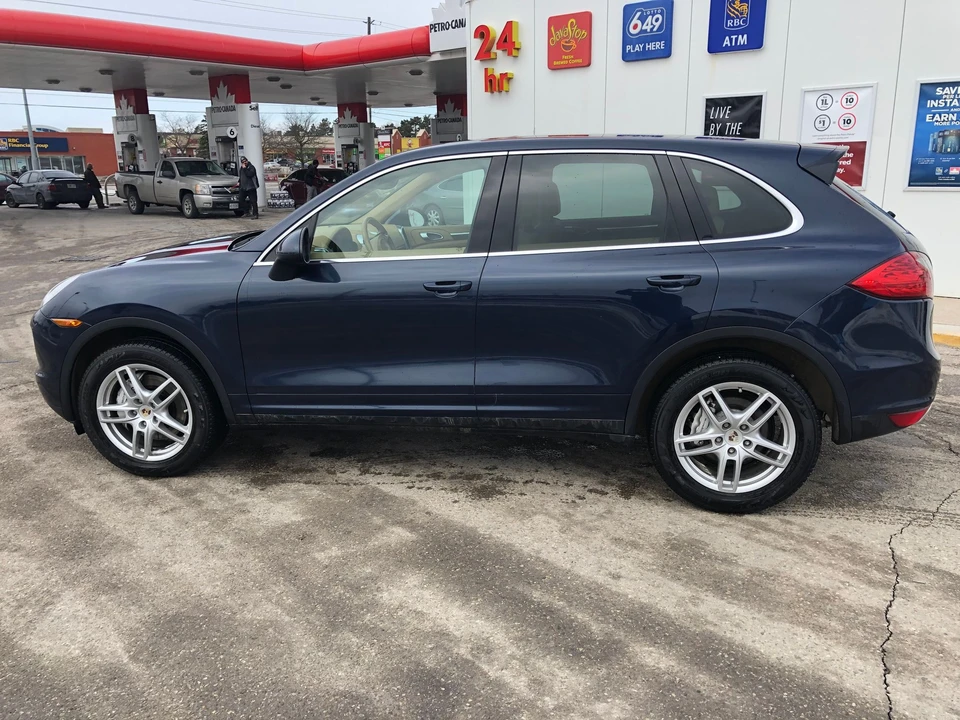 2011 Porsche 958 Cayenne S - Image 11 of 16