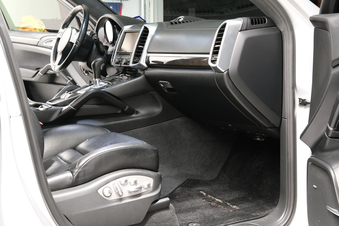 2011 Porsche 958 Cayenne Turbo - Image 6 of 14