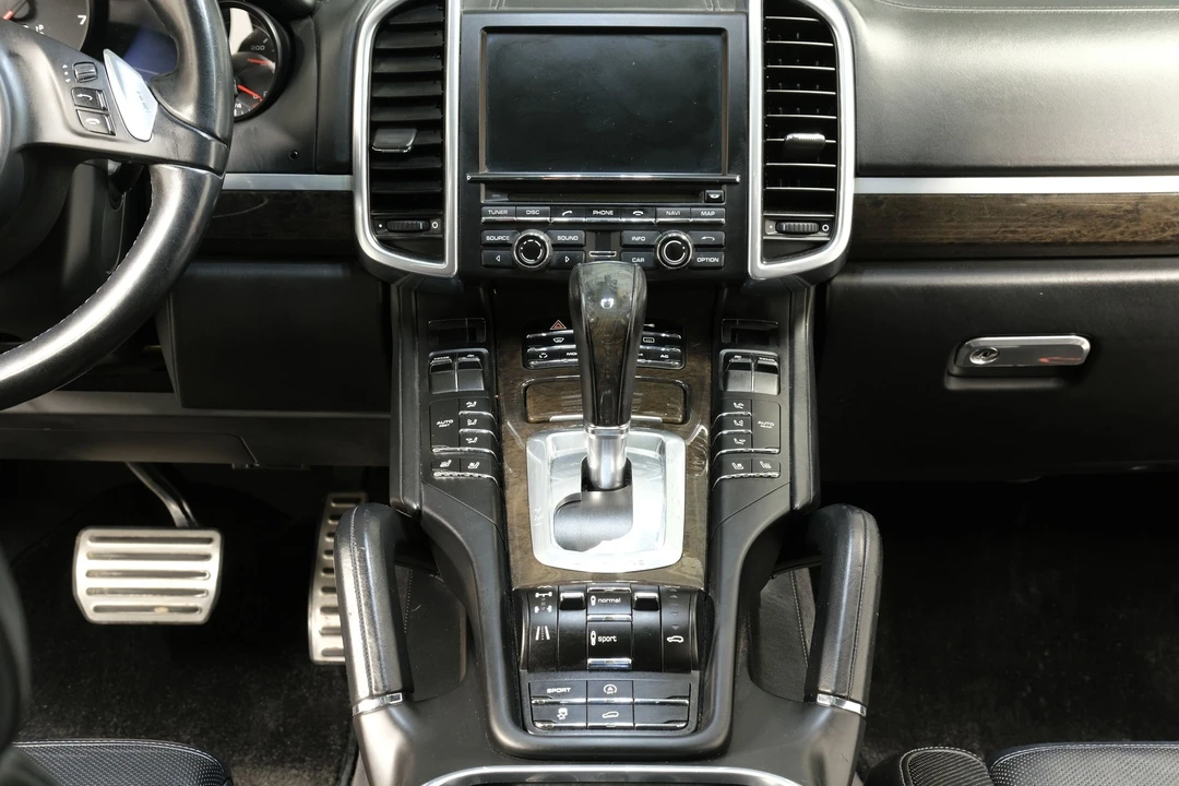 2011 Porsche 958 Cayenne Turbo - Image 8 of 14