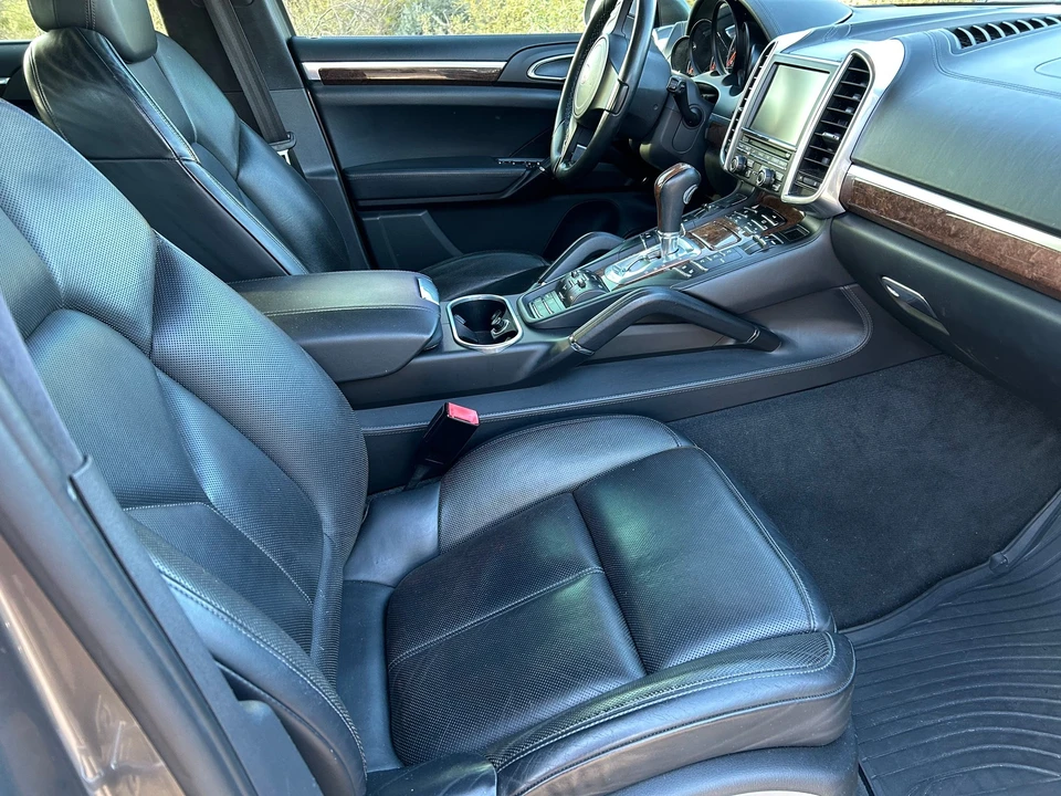 2011 Porsche 958 Cayenne Turbo - Image 9 of 14