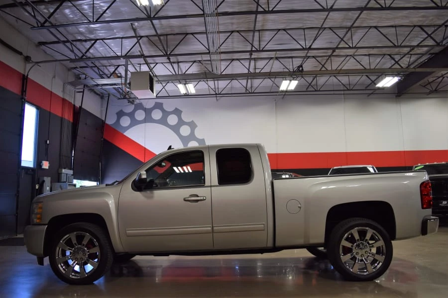 2011 Chevrolet Silverado 2nd Gen - Image 2 of 12