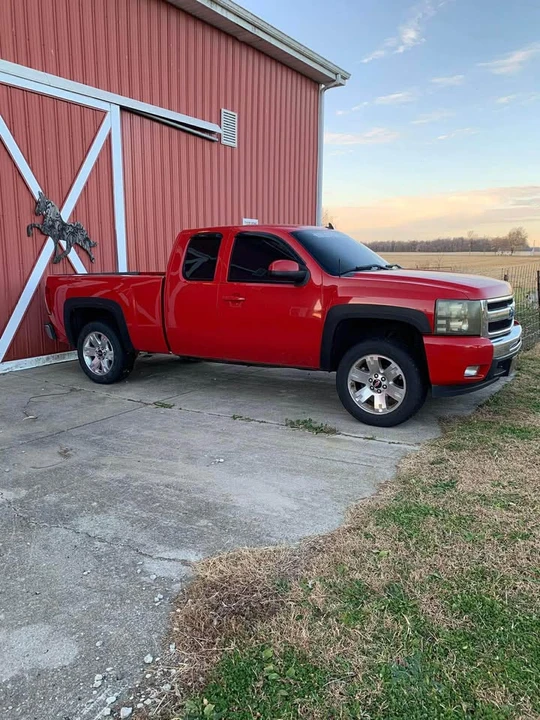 2011 Chevrolet Silverado 2nd Gen - Image 2 of 12