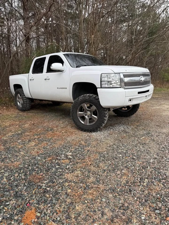 2011 Chevrolet Silverado 2nd Gen - Image 2 of 5