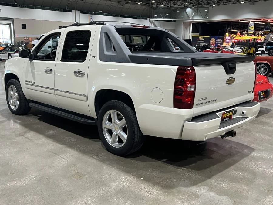 2011 Chevrolet Avalanche - Image 3 of 8