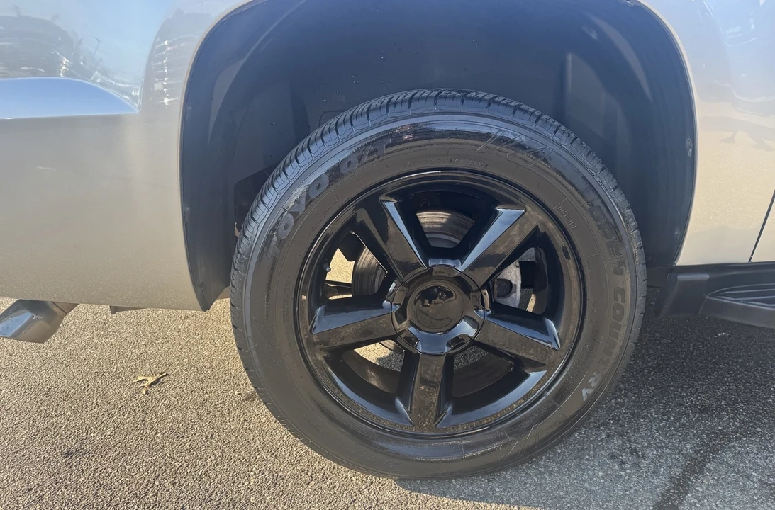 2011 Chevrolet Avalanche - Image 20 of 21