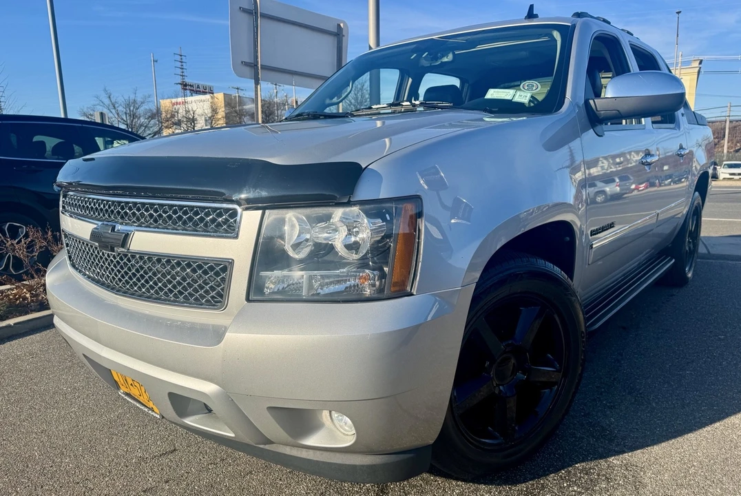 2011 Chevrolet Avalanche - Image 4 of 21