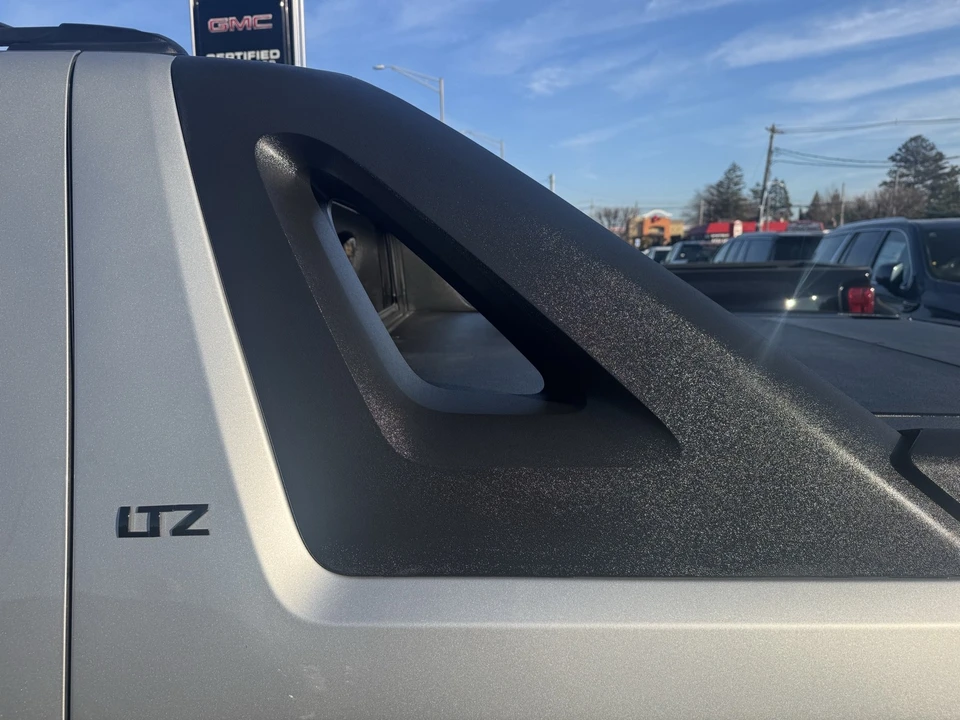 2011 Chevrolet Avalanche - Image 21 of 21