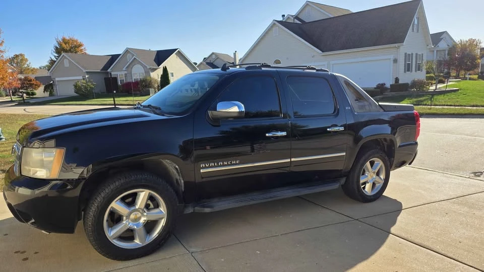 2011 Chevrolet Avalanche - Image 18 of 20