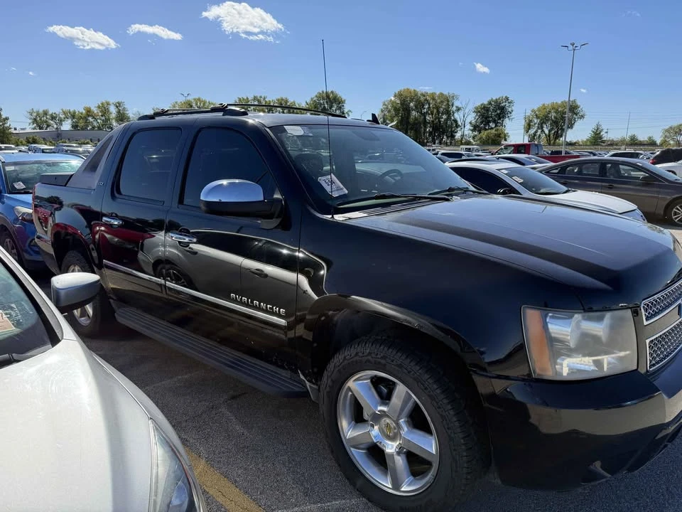 2011 Chevrolet Avalanche - Image 4 of 20