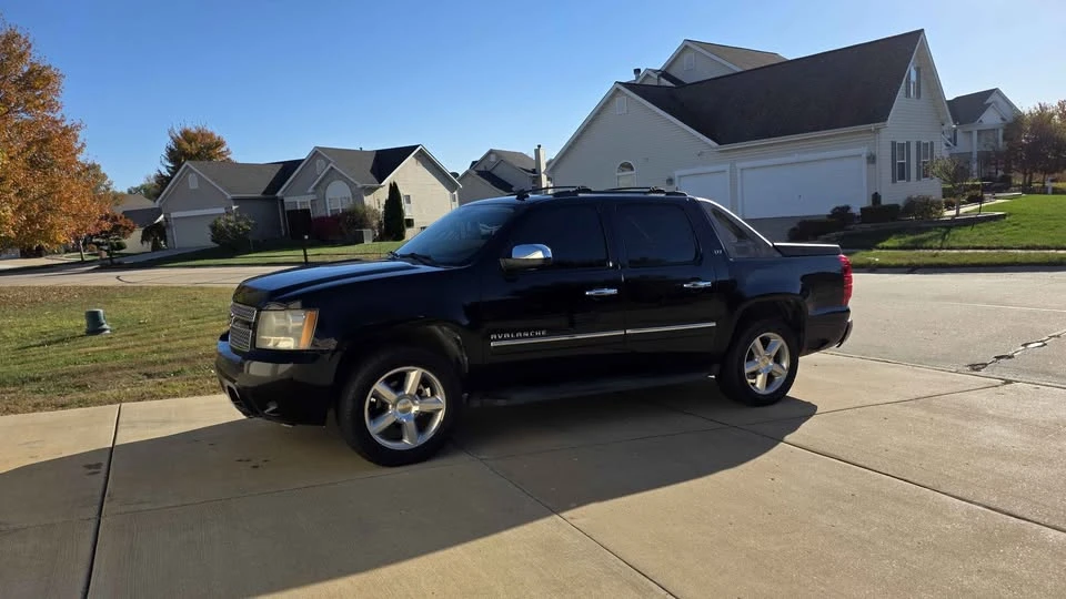 2011 Chevrolet Avalanche - Image 17 of 20