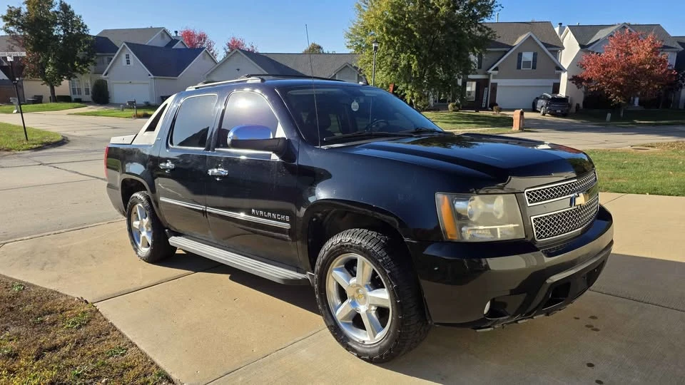 2011 Chevrolet Avalanche - Image 19 of 20