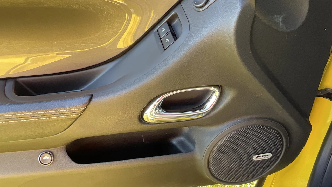 2011 Chevrolet Camaro 5th Gen - Image 18 of 25