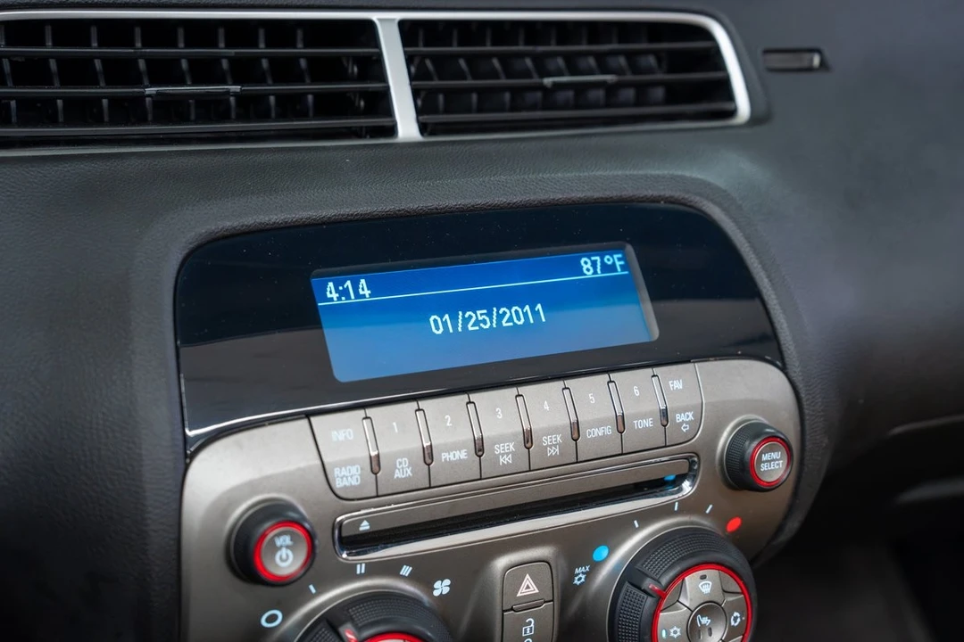 2011 Chevrolet Camaro 5th Gen - Image 17 of 31
