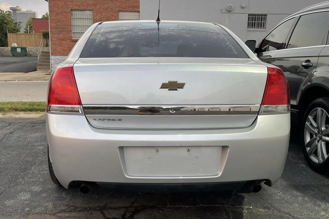 2011 Chevrolet Caprice - Image 5 of 14