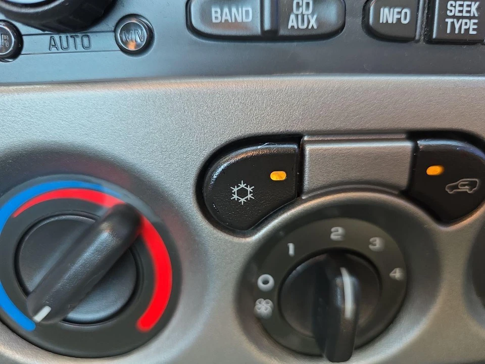 2011 Chevrolet Colorado 1st Gen - Image 25 of 31
