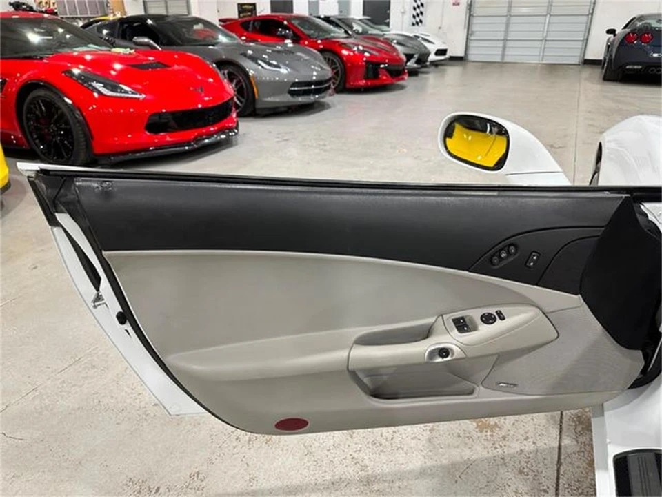 2011 Chevrolet Corvette C6 - Image 13 of 30