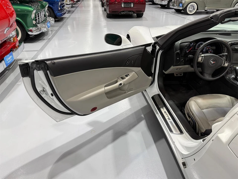 2011 Chevrolet Corvette C6 - Image 15 of 28