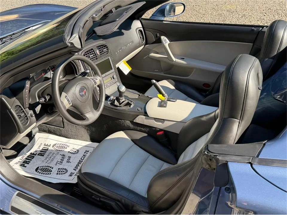 2011 Chevrolet Corvette C6 - Image 25 of 31