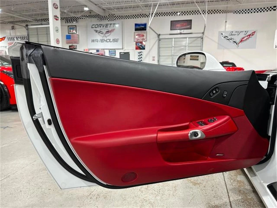 2011 Chevrolet Corvette C6 - Image 13 of 30