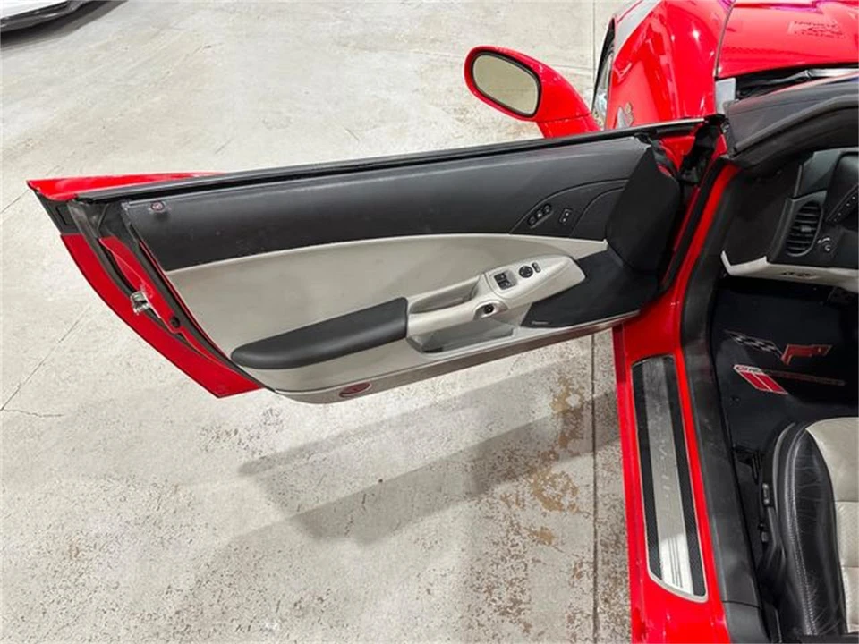 2011 Chevrolet Corvette C6 - Image 15 of 30