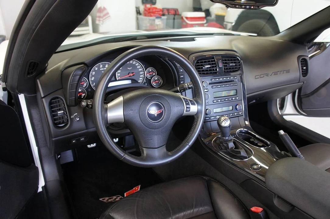 2011 Chevrolet Corvette C6 - Image 24 of 31