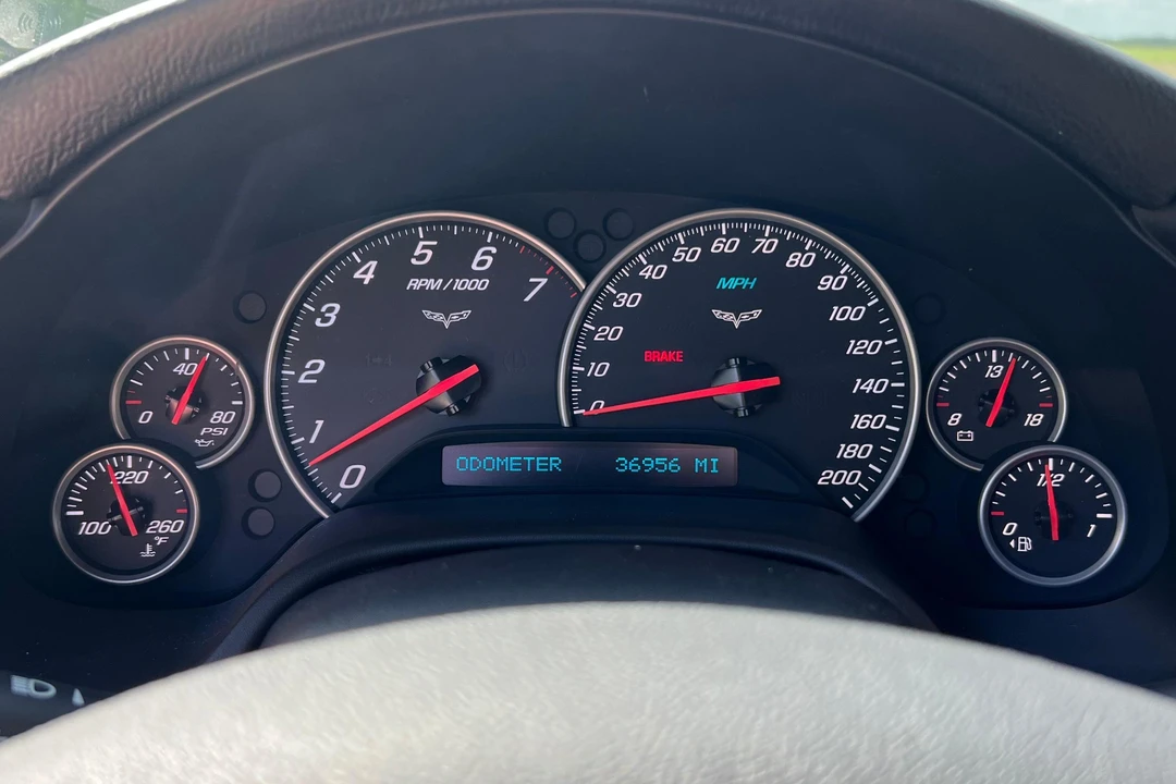 2011 Chevrolet Corvette C6 - Image 25 of 31