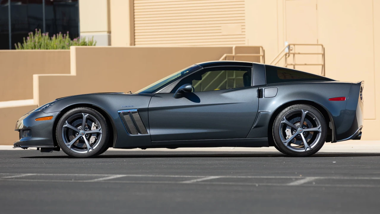 2011 Chevrolet Corvette C6 - Image 2 of 24
