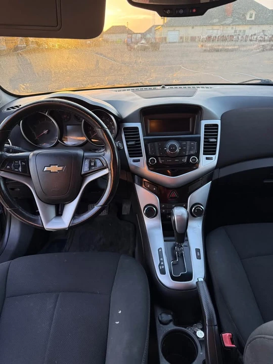 2011 Chevrolet Cruze - Image 9 of 13