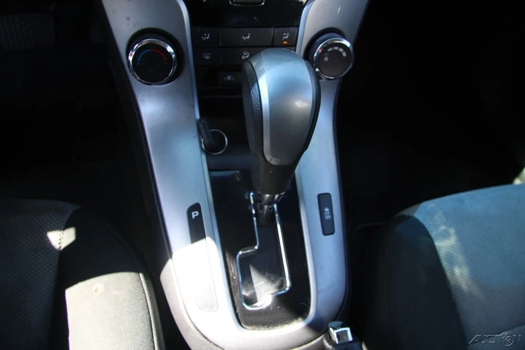 2011 Chevrolet Cruze - Image 17 of 21