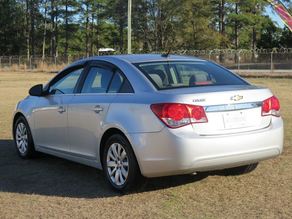 2011 Chevrolet Cruze - Image 2 of 4
