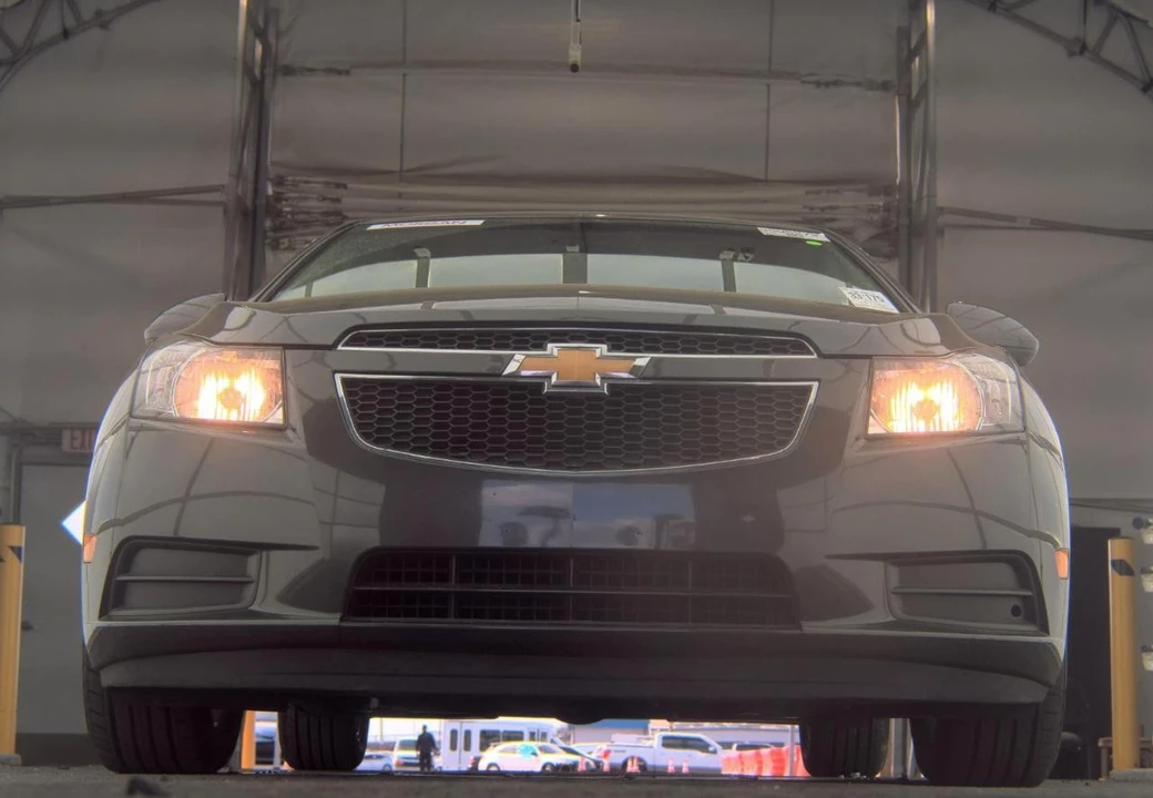 2011 Chevrolet Cruze - Image 3 of 17