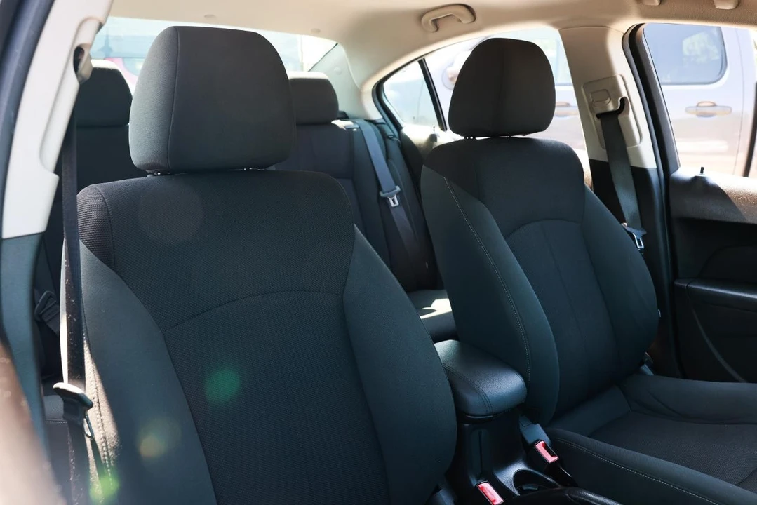 2011 Chevrolet Cruze - Image 18 of 21