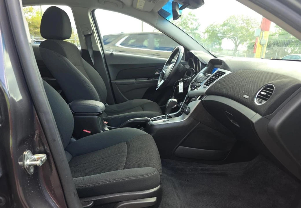 2011 Chevrolet Cruze - Image 11 of 17