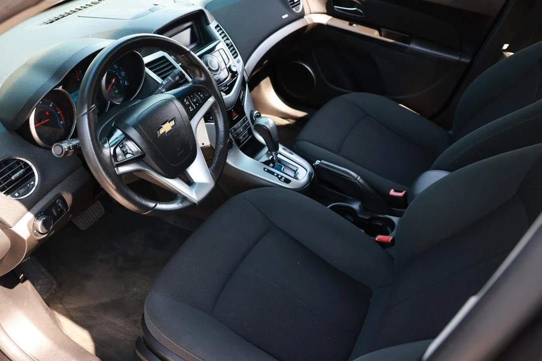 2011 Chevrolet Cruze - Image 4 of 21