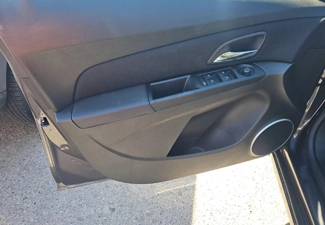2011 Chevrolet Cruze - Image 12 of 17