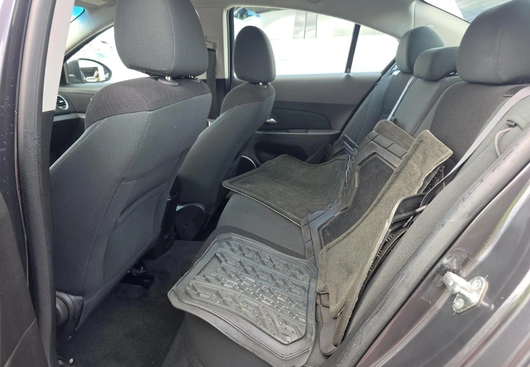 2011 Chevrolet Cruze - Image 14 of 17