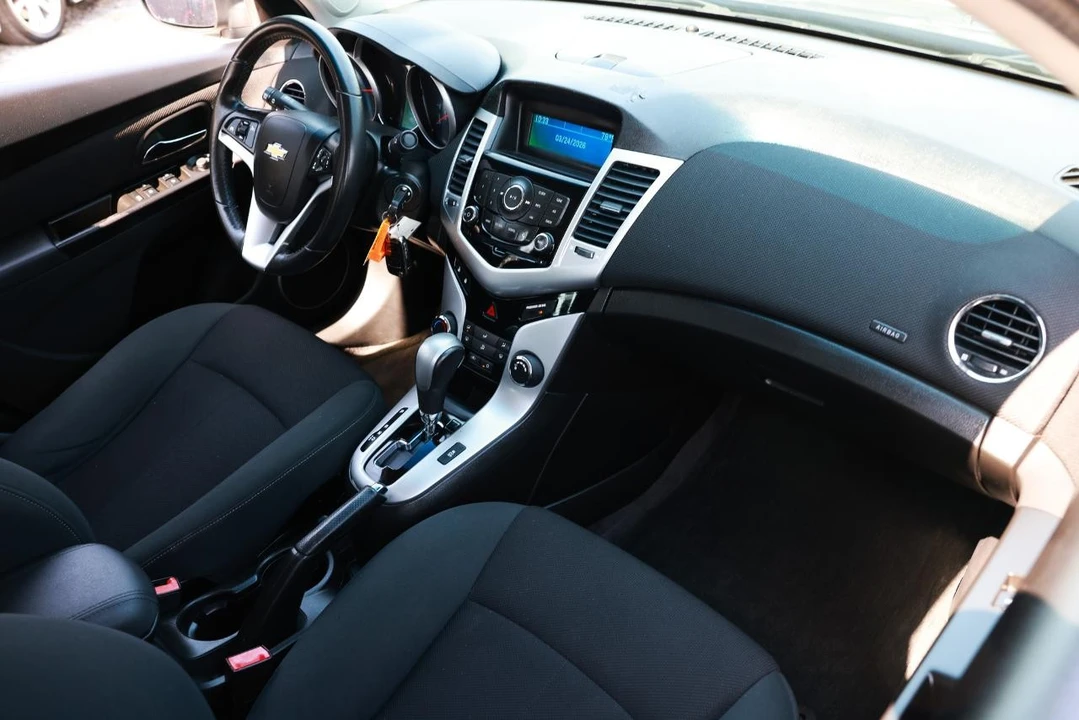 2011 Chevrolet Cruze - Image 16 of 21