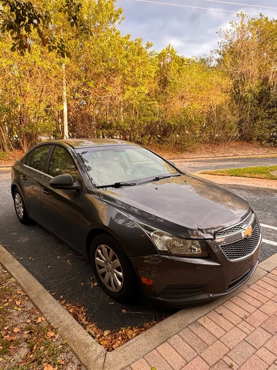2011 Chevrolet Cruze - Image 2 of 8