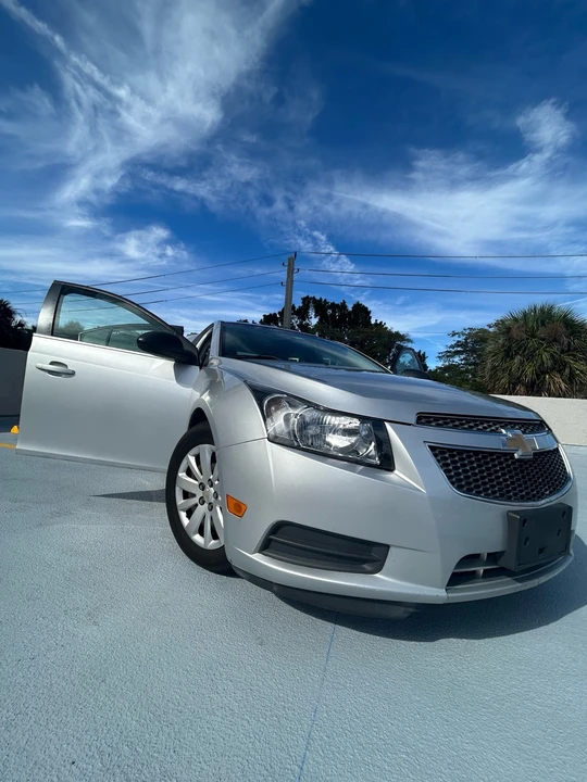 2011 Chevrolet Cruze - Image 2 of 18
